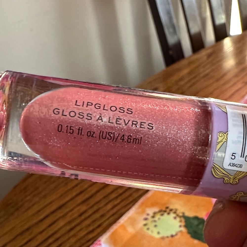 Revolution Monica Lip Gloss with Lavender Cap - Picture 4 of 6